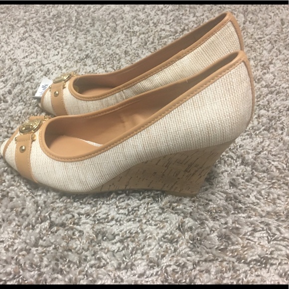 Tommy Hilfiger brand new women sandals size 7 - Picture 2 of 4